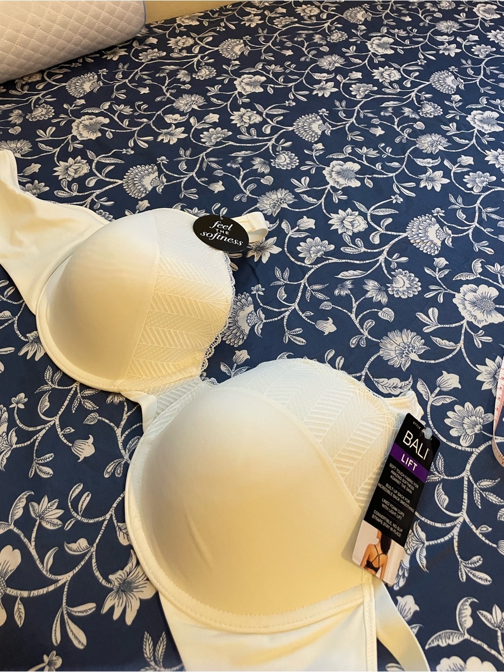 Bali Cream Lift Molded T-Shirt Bra